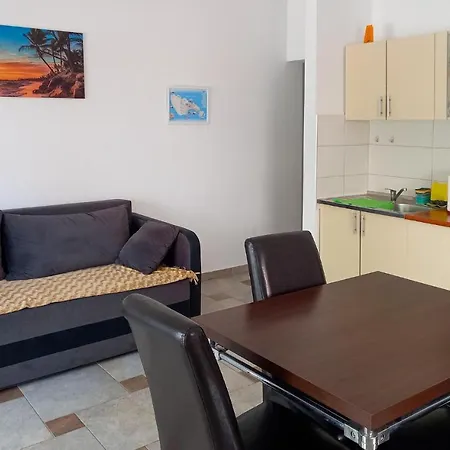 Διαμέρισμα 2 Bedroom Gorgeous In Vir