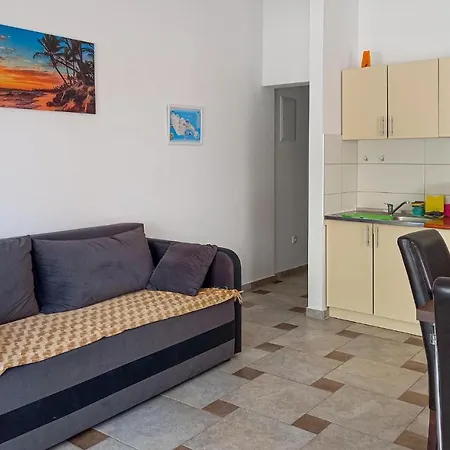 2 Bedroom Gorgeous In Διαμέρισμα